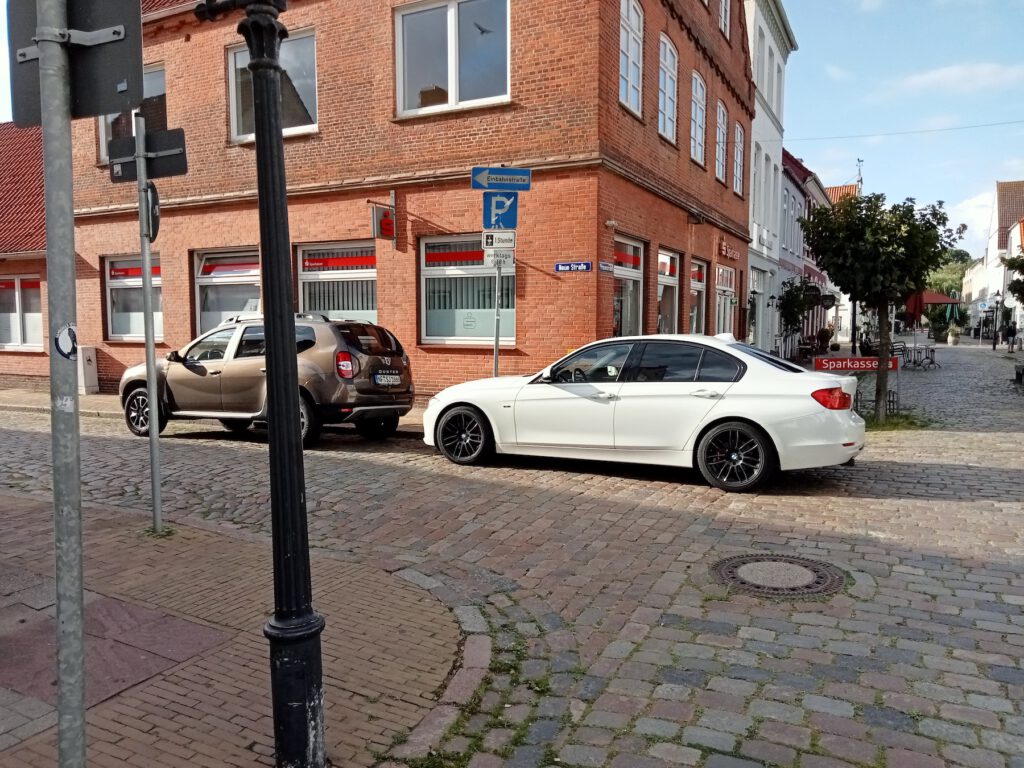 Foto: Zugeparkter Straßenraum