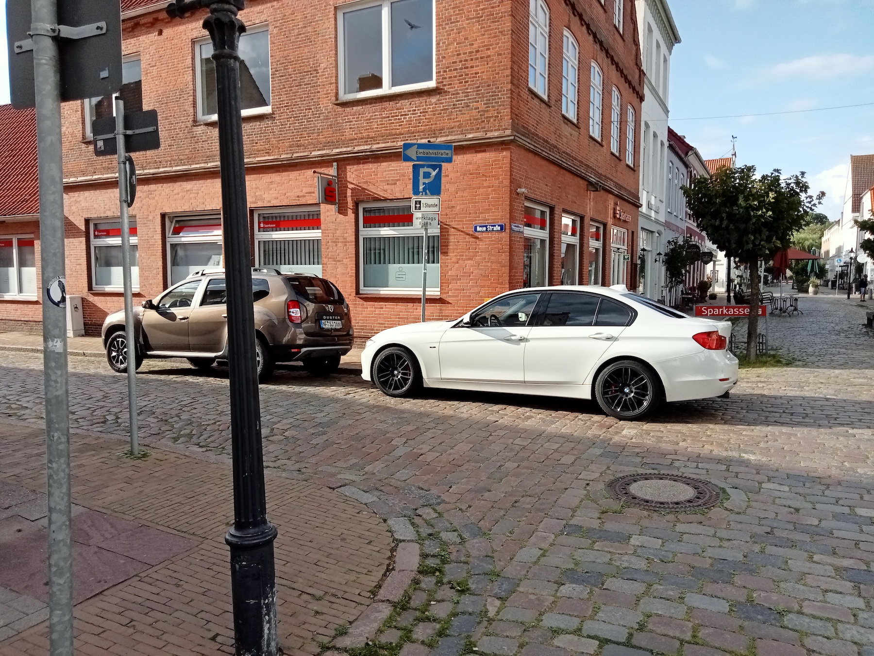 Foto: Zugeparkter Straßenraum